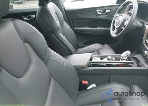 2023 Volvo Xc60 B6 Ultimate Dark Theme z USA, uszkodzony, nr VIN YV4062RX3P1238842